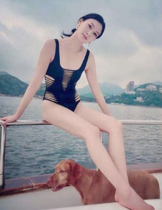 35岁前港姐冠军张舒雅近照曝光 肌肤细腻美腿吸睛