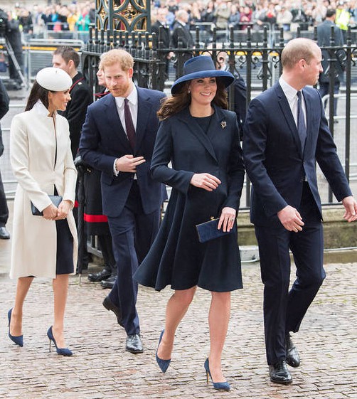 英联邦纪念日：凯特王妃孕肚明显 哈里王子秀恩爱